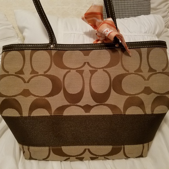 Coach purse with Coach silk scarf - Picture 2 of 8
